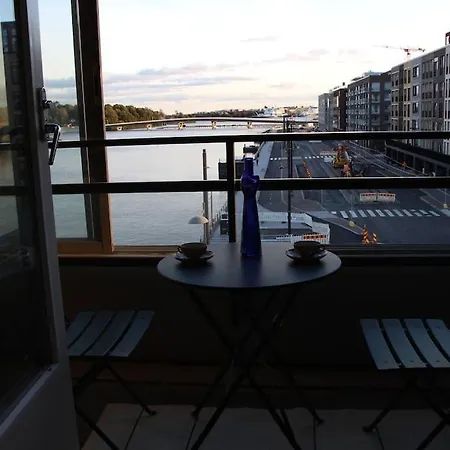 Apartment Bright By The Sea *